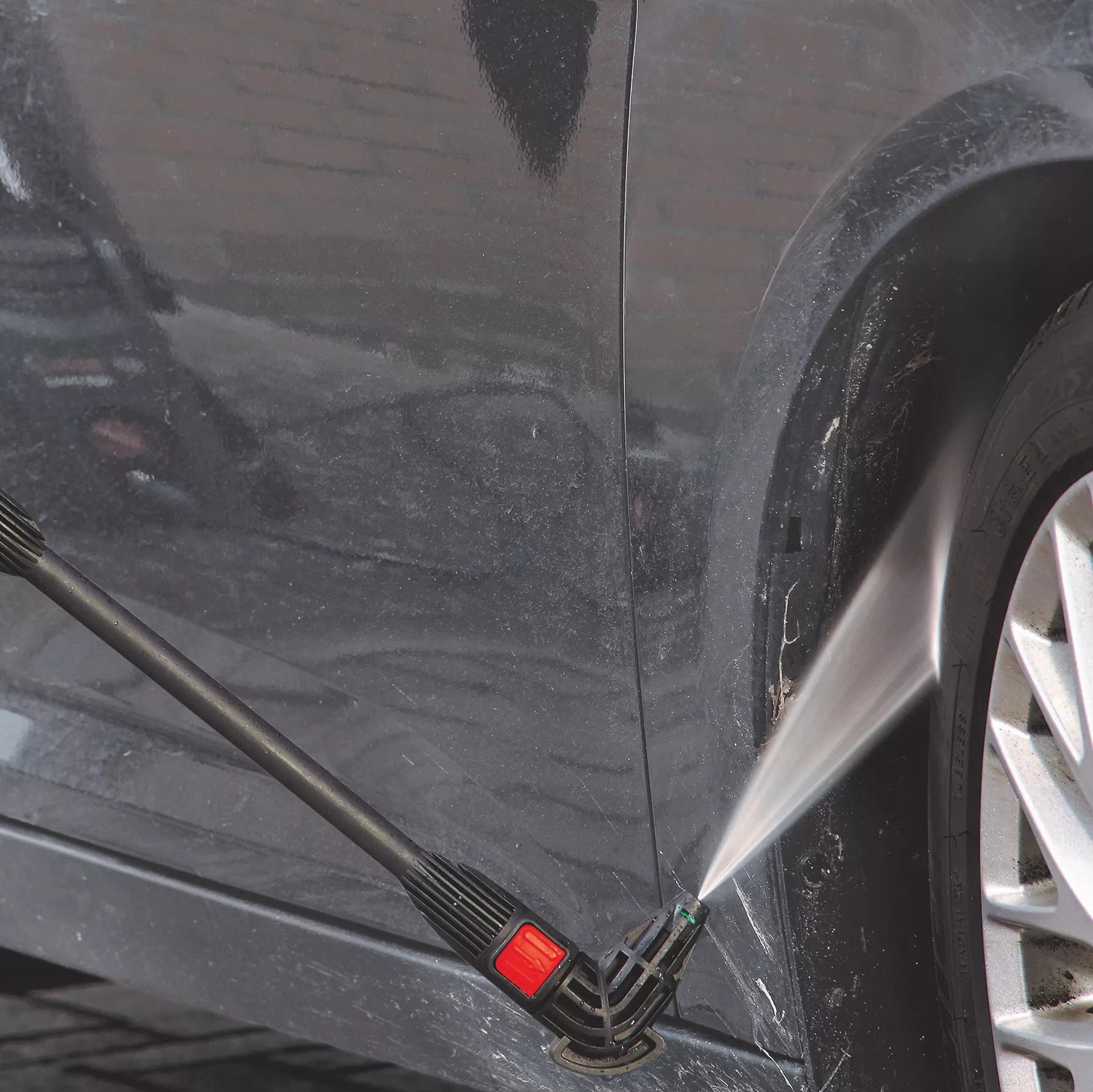 Bosch Universal Aquatak 135 KIT Corded Pressure Washer 1.9kW Universal Aquatak 135 KIT 6 Bosch Universal Aquatak 135 KIT Corded Pressure Washer 1.9kW Universal Aquatak 135 KIT - Image 4