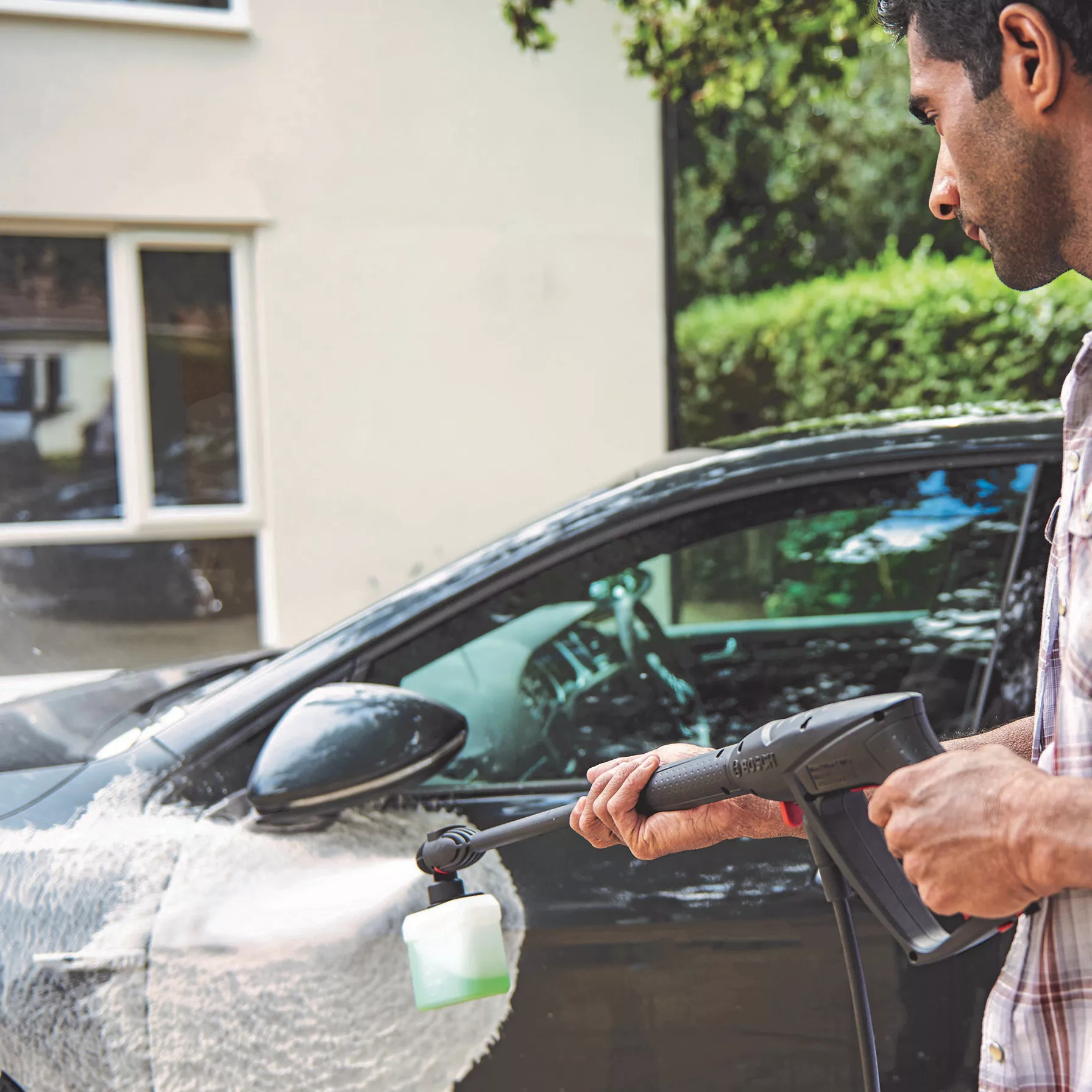 Bosch Universal Aquatak 135 KIT Corded Pressure Washer 1.9kW Universal Aquatak 135 KIT 7 Bosch Universal Aquatak 135 KIT Corded Pressure Washer 1.9kW Universal Aquatak 135 KIT - Image 5