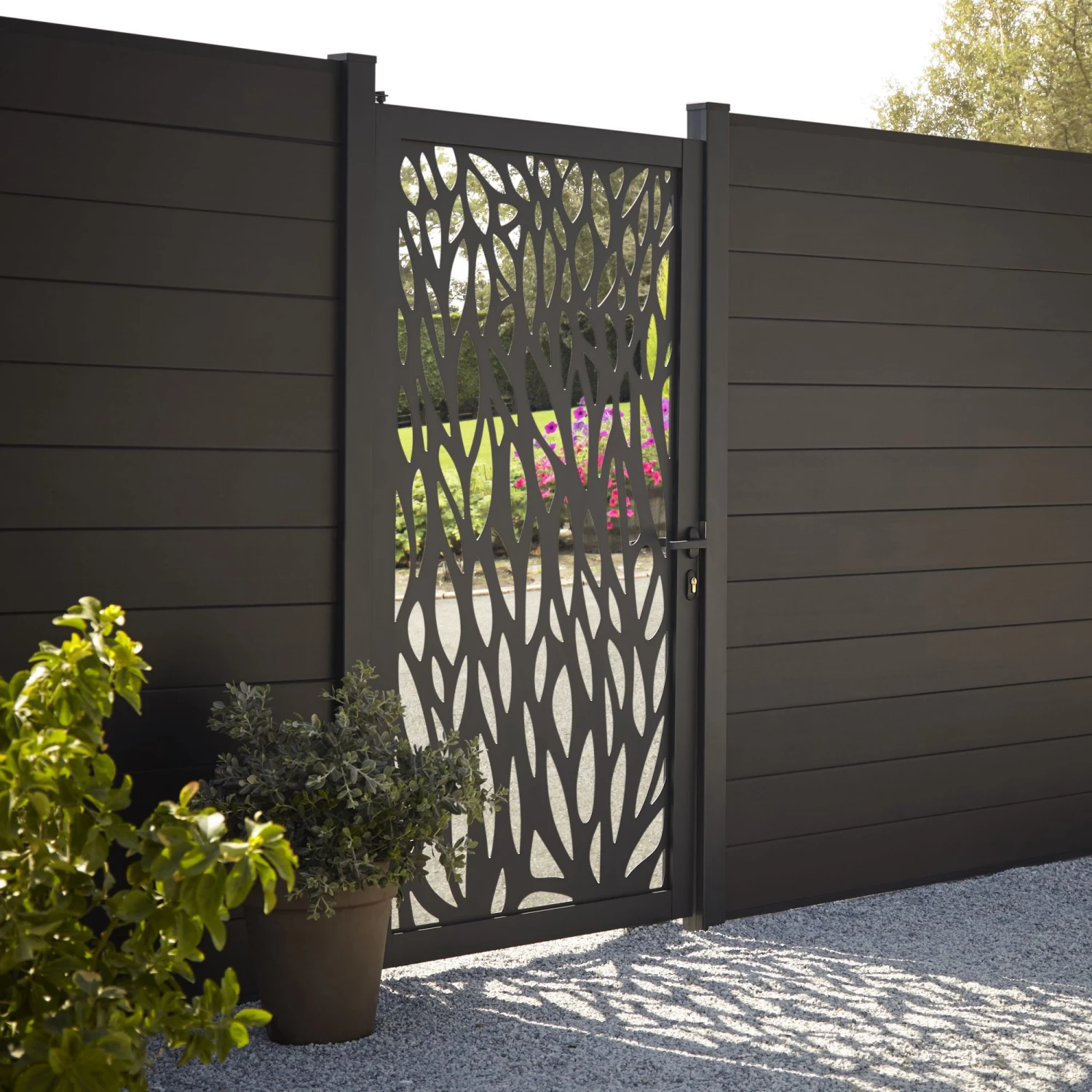 GoodHome Neva Aluminium Decorative Gate, (H)1.7m (W)0.93m 3 GoodHome Neva Aluminium Decorative Gate, (H)1.7m (W)0.93m