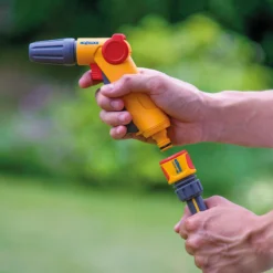 Hozelock 3 Function Hose Spray Gun 8 Hozelock 3 Function Hose Spray Gun -Outdoor Garden hozelock 3 function hose spray gun5010646062442 01i bq