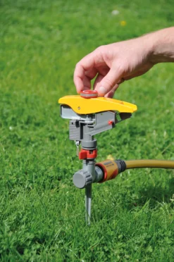 Hozelock Pulsating Pulse Sprinkler 9 Hozelock Pulsating Pulse Sprinkler -Outdoor Garden hozelock pulsating pulse sprinkler5010646057677 01i