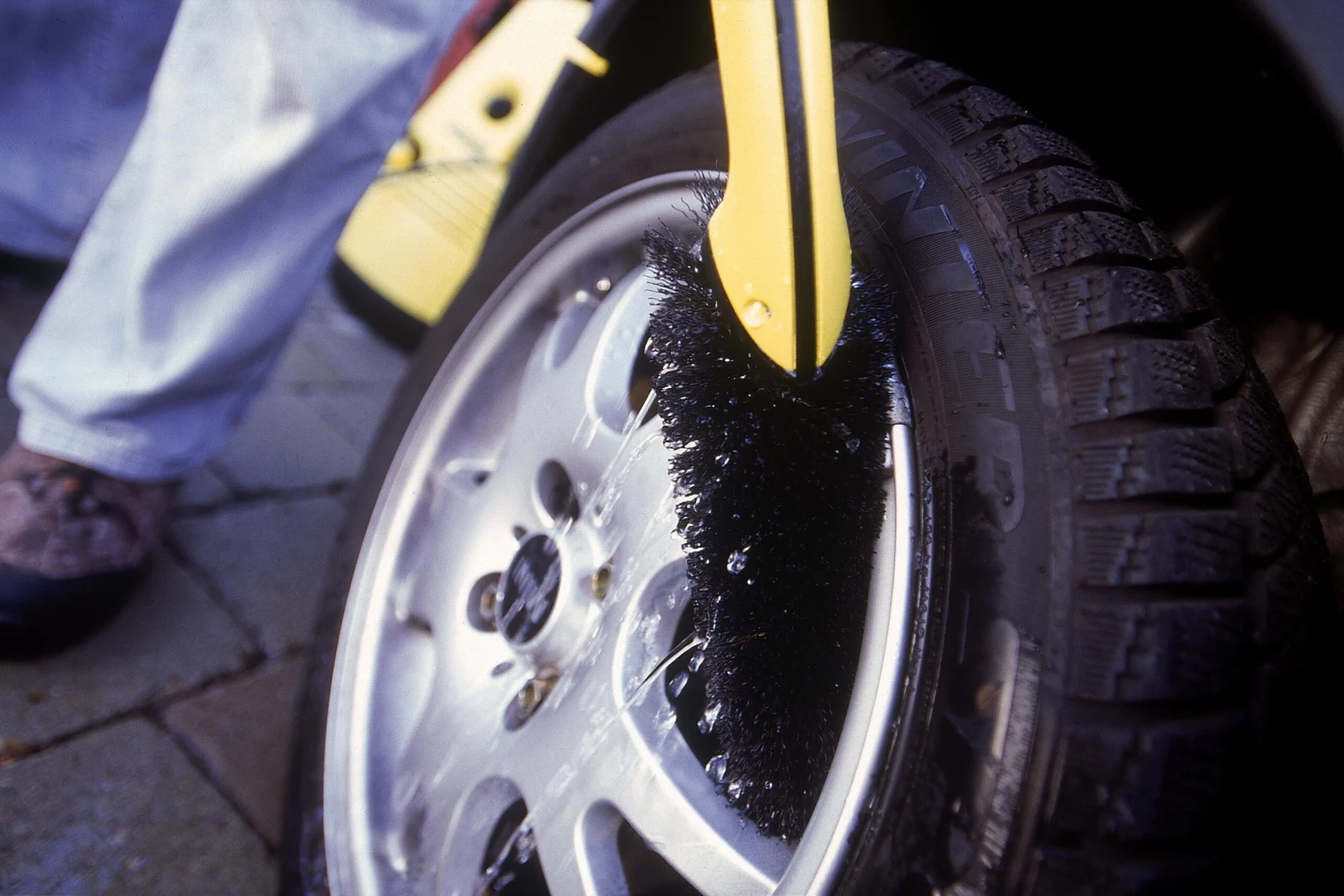 Kärcher Wheel Rim Brush 4 Kärcher Wheel Rim Brush - Image 2