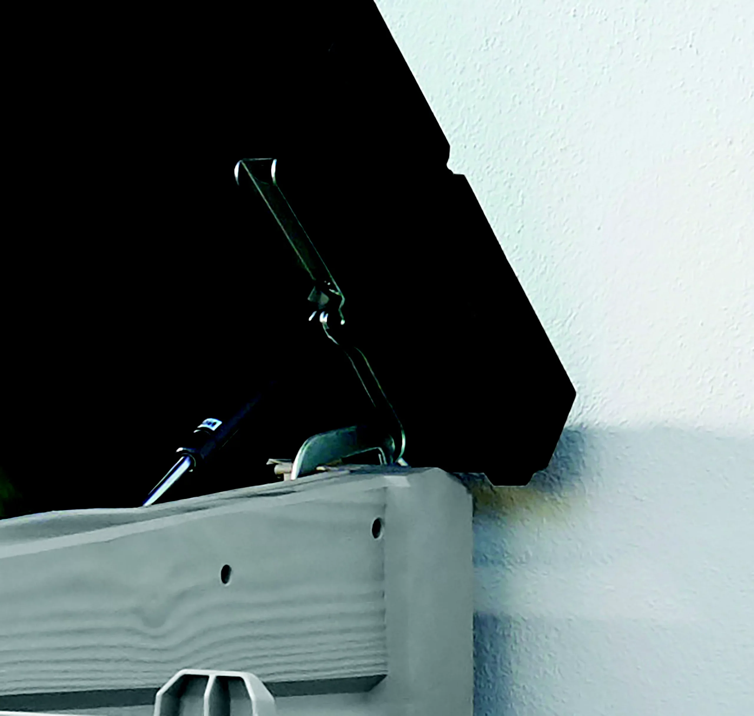 Keter Store It Out Max Wood Effect Garden Storage 1200L 8 Keter Store It Out Max Wood Effect Garden Storage 1200L - Image 6