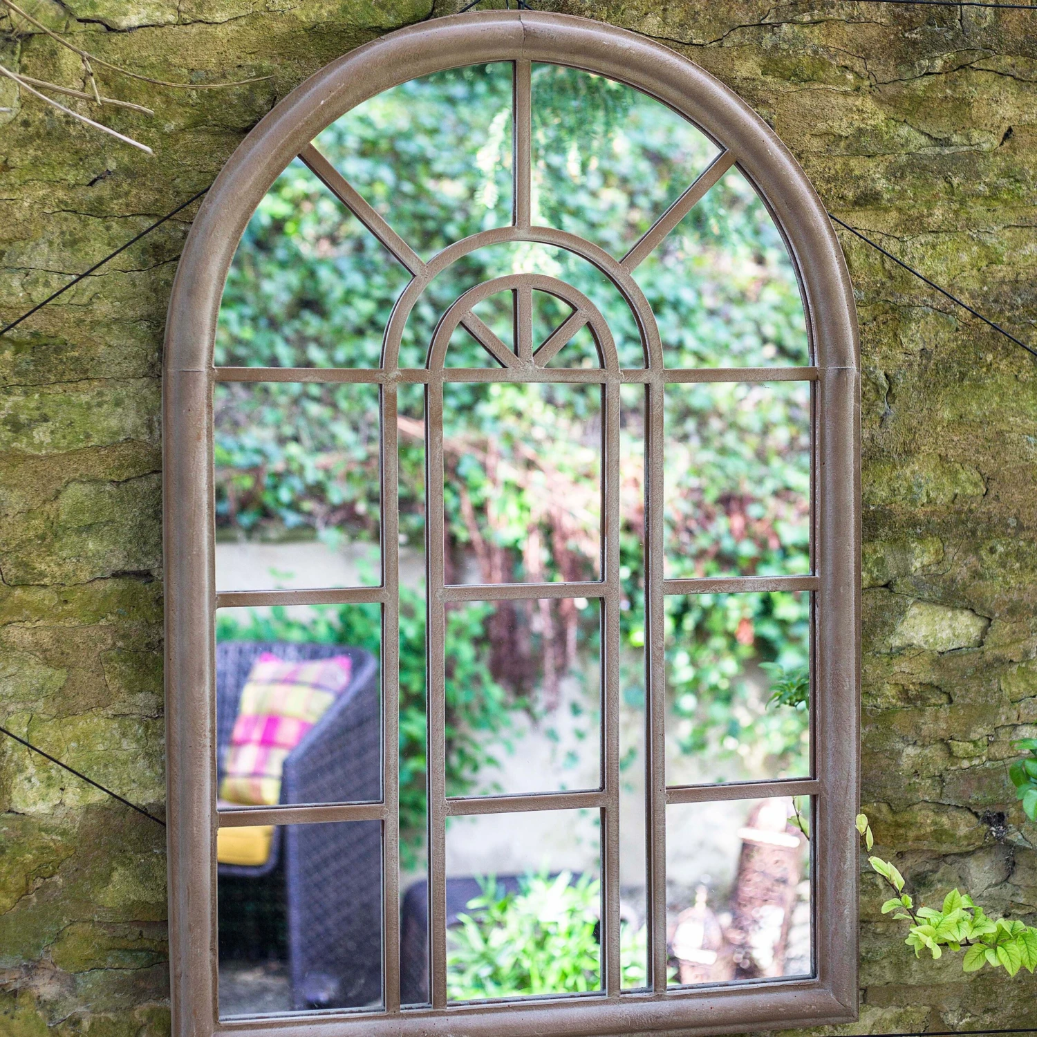 La Hacienda Aston & Wold Antique White Arch Framed Garden Mirror 970mm X 670mm 6 La Hacienda Aston & Wold Antique White Arch Framed Garden Mirror 970mm X 670mm - Image 4