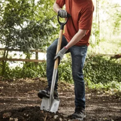 Magnusson Wooden Pointed Digging Spade -Outdoor Garden magnusson wooden pointed digging spade5059340086675 01i