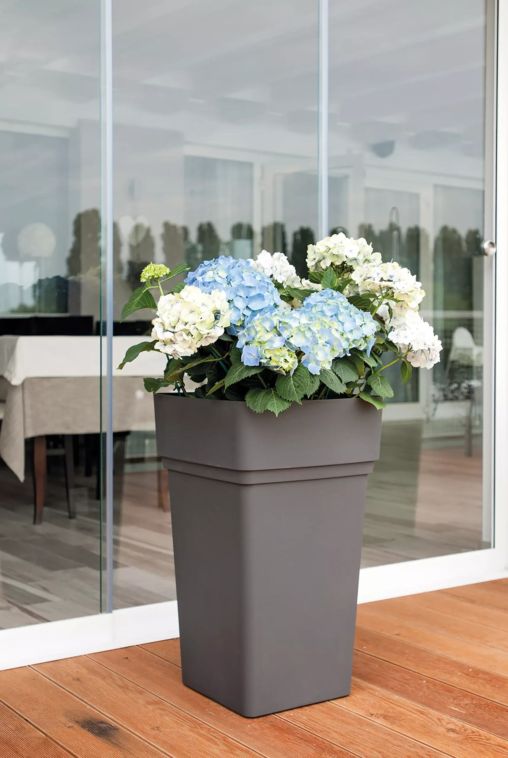 Nurgul Dark Grey Plastic Square Plant Pot (Dia)38cm 4 Nurgul Dark Grey Plastic Square Plant Pot (Dia)38cm - Image 2