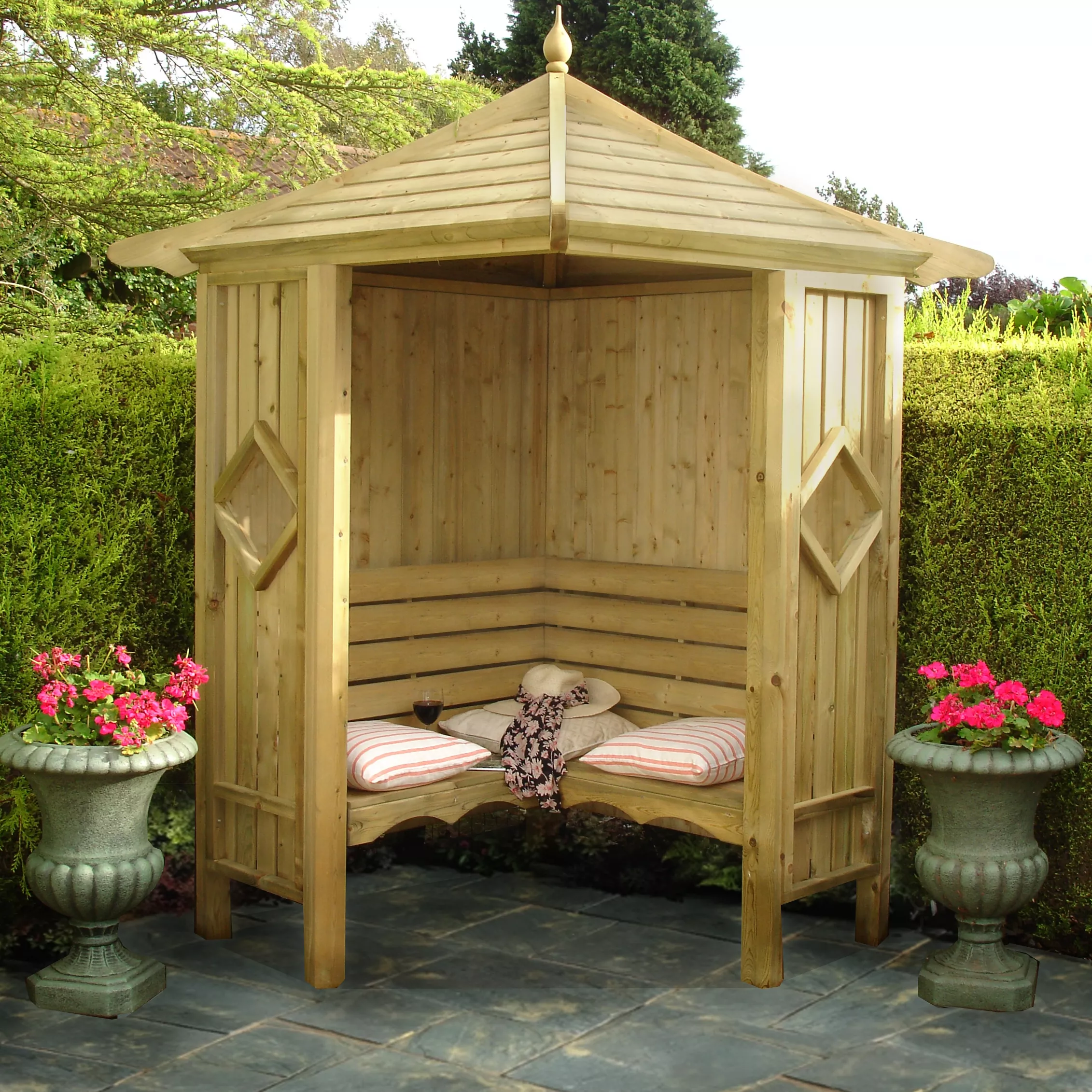 Shire Corner Arbour, (H)2510mm (W)1250mm (D)1250mm 3 Shire Corner Arbour, (H)2510mm (W)1250mm (D)1250mm